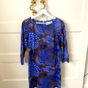 Elizabeth McKay blue and brown coral 32” dress with 3/4 long sleeves.